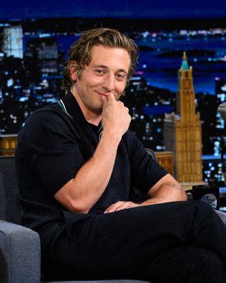 Jeremy Allen White Shoots His Shot With Alexa Demie .